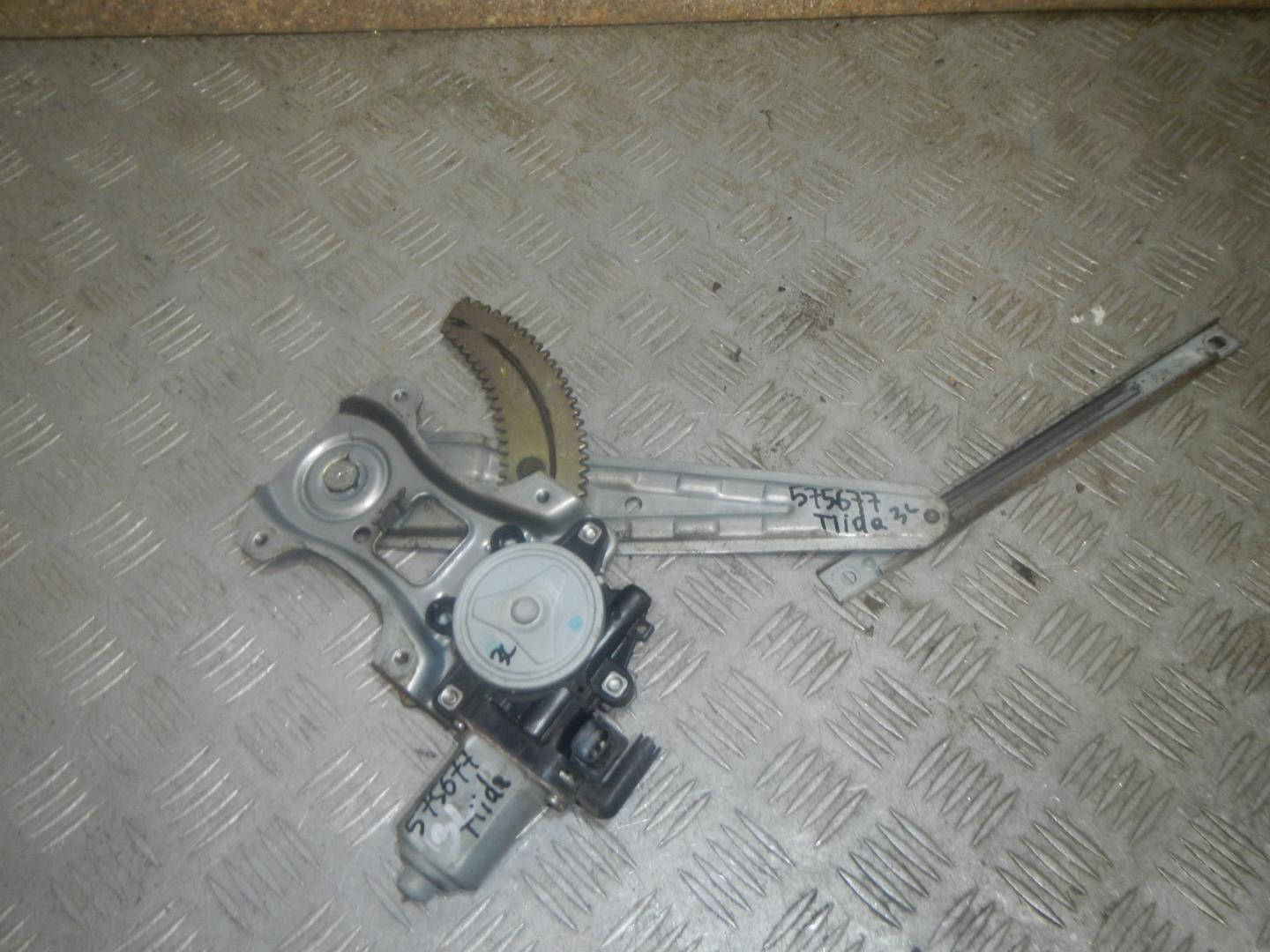 Стеклоподъемник электр. задний левый