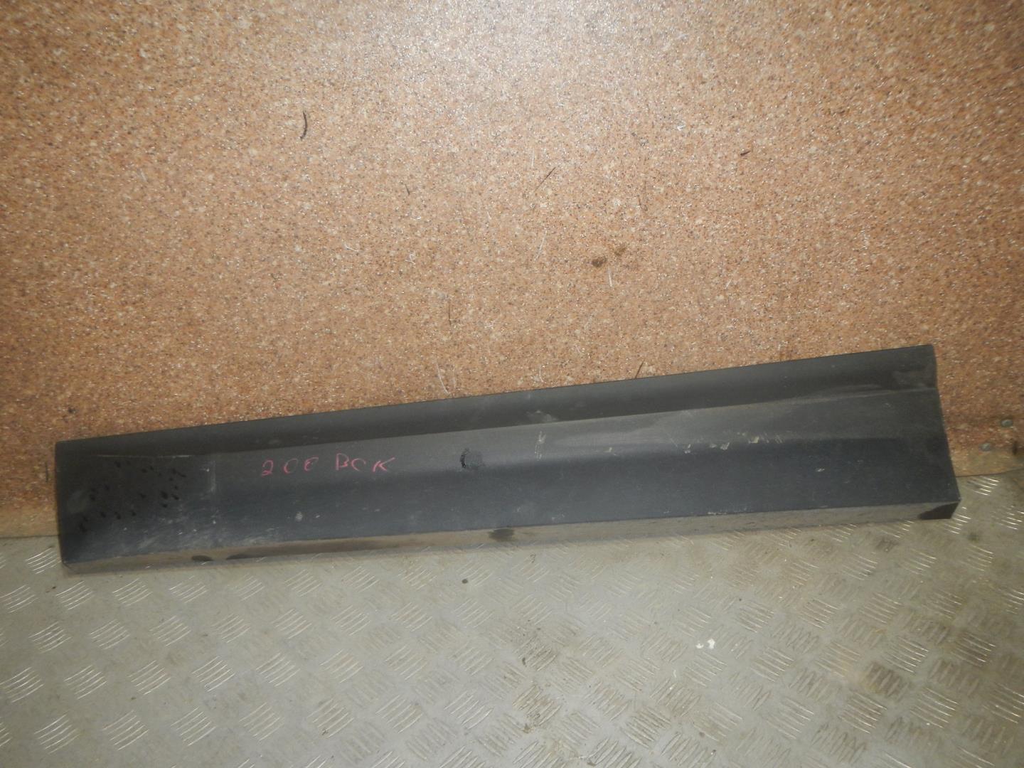 Молдинг передней левой двери