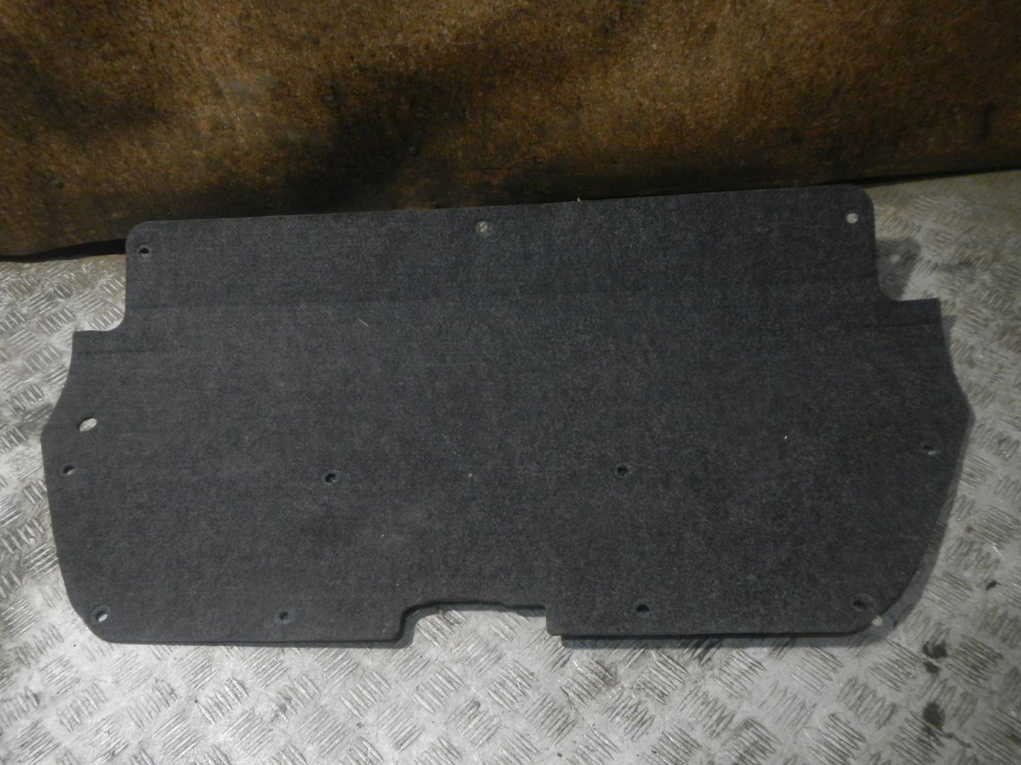 Обшивка крышки багажника