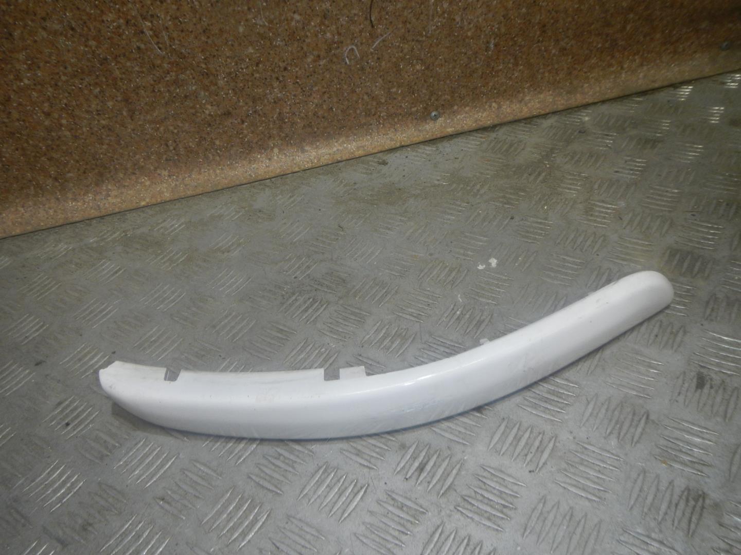 Молдинг переднего бампера правый