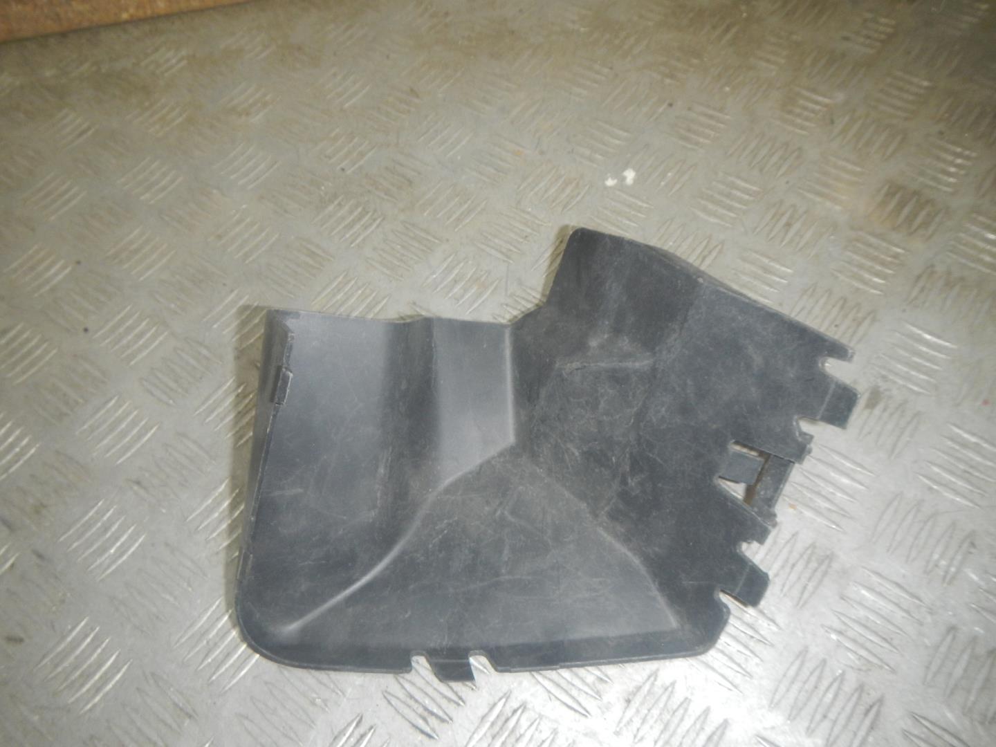 Воздуховод радиатора левый