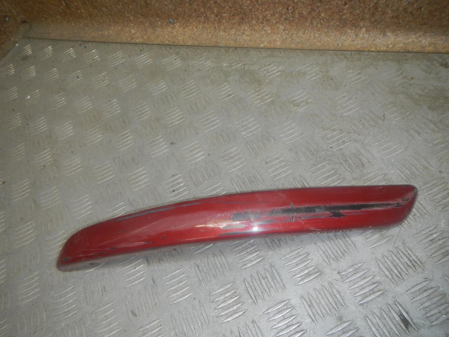 Молдинг переднего бампера левый