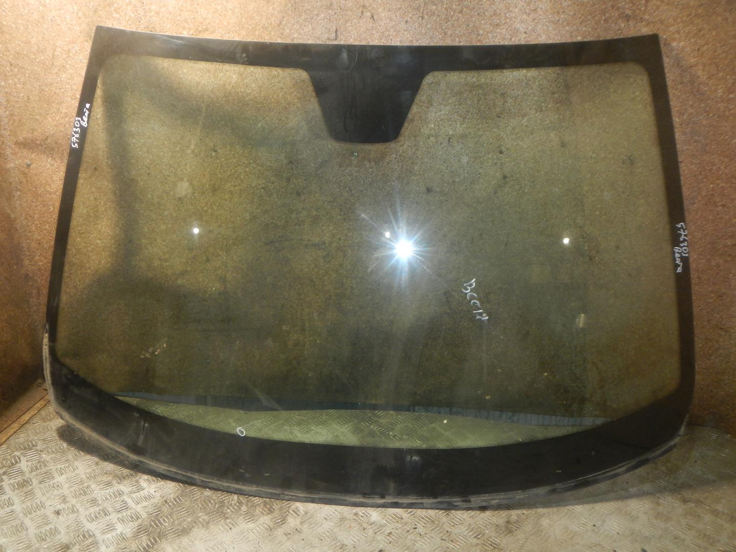 Стекло лобовое (ветровое)