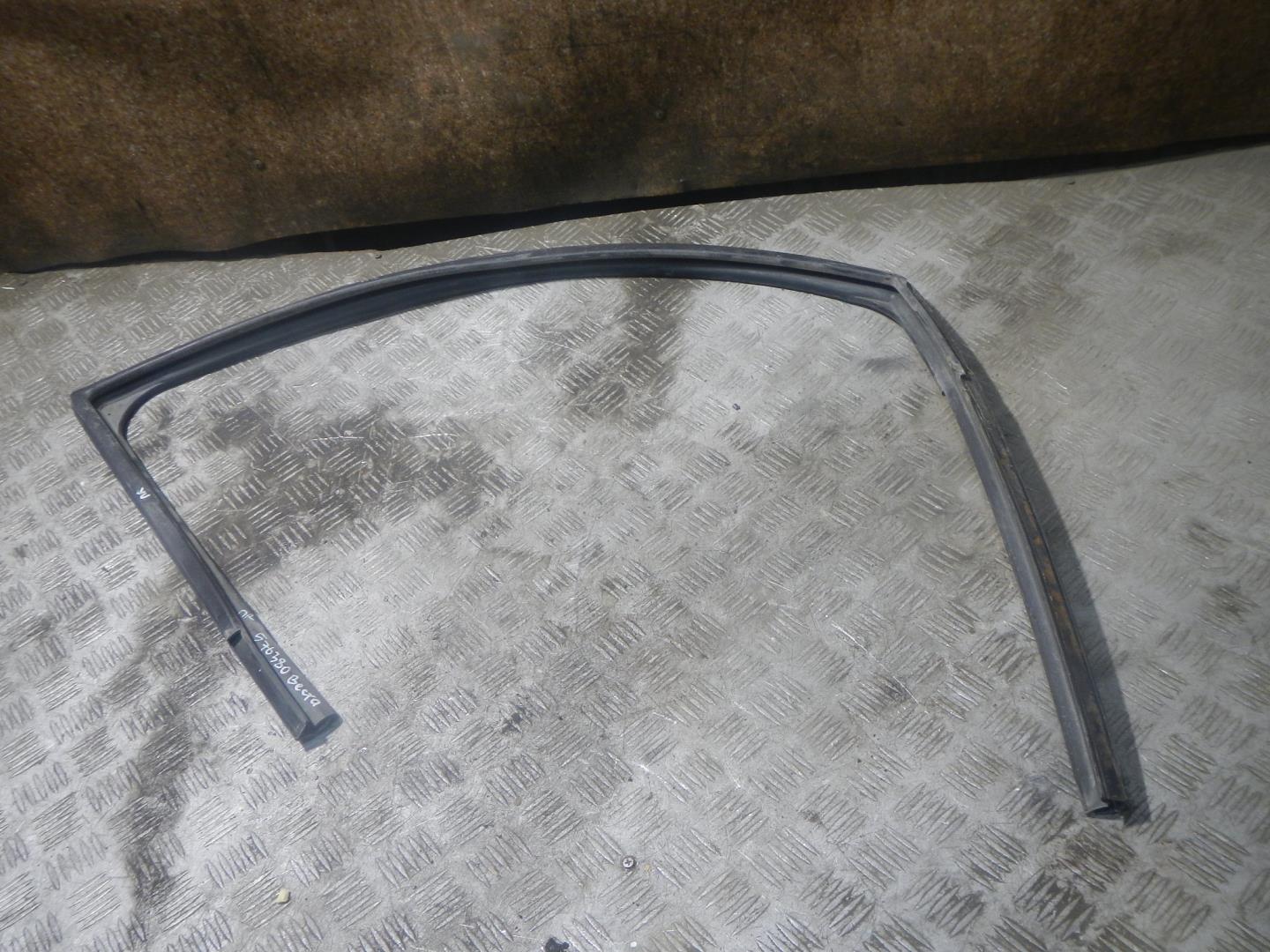 Уплотнитель стекла двери