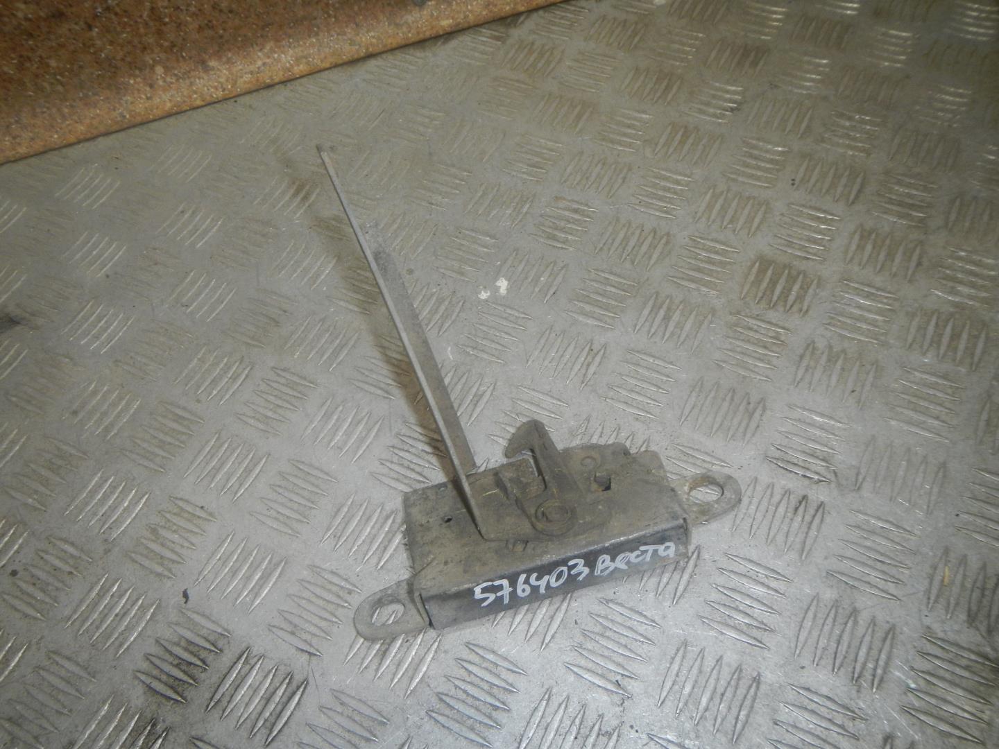 Замок капота