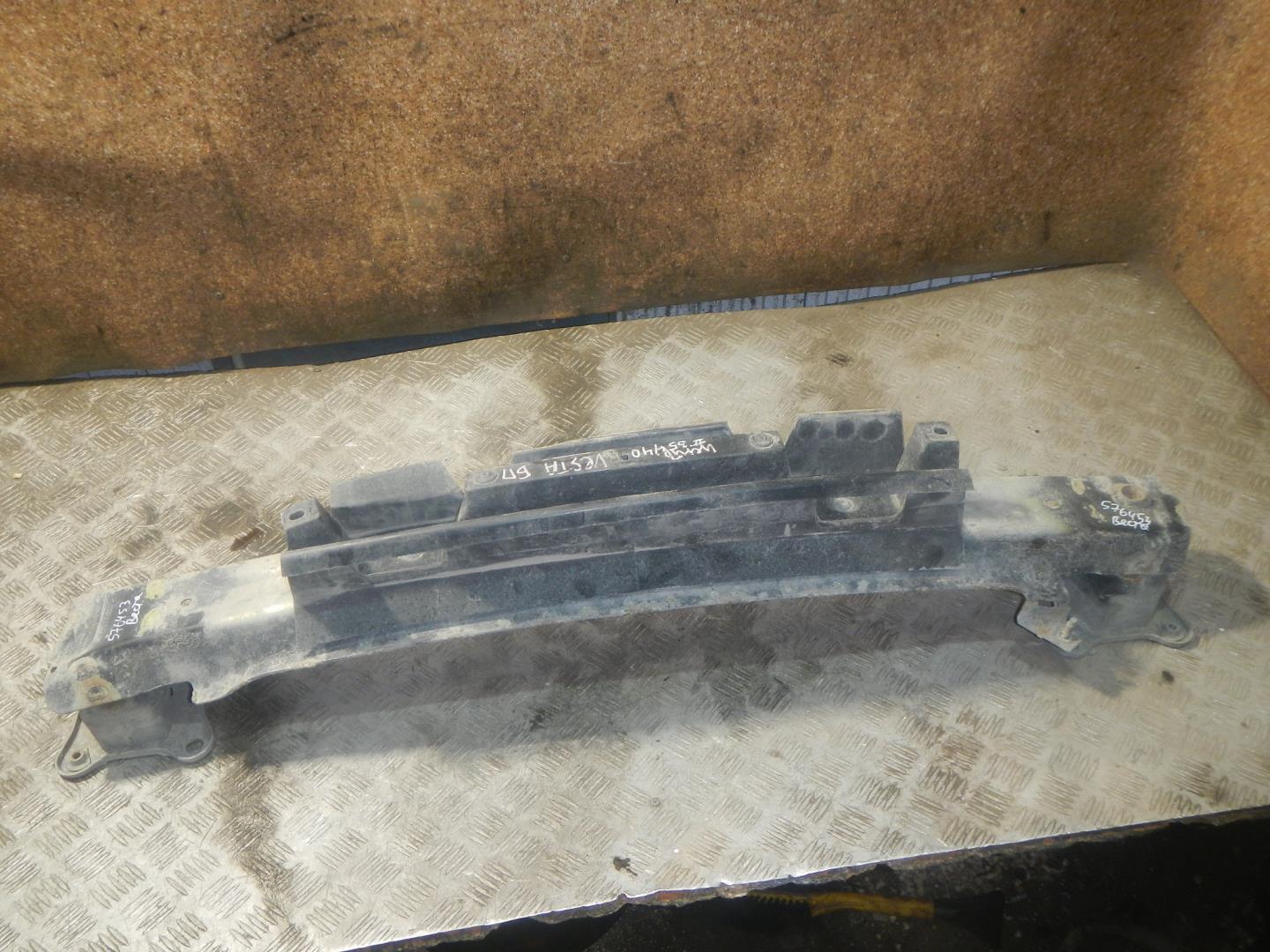 Усилитель переднего бампера