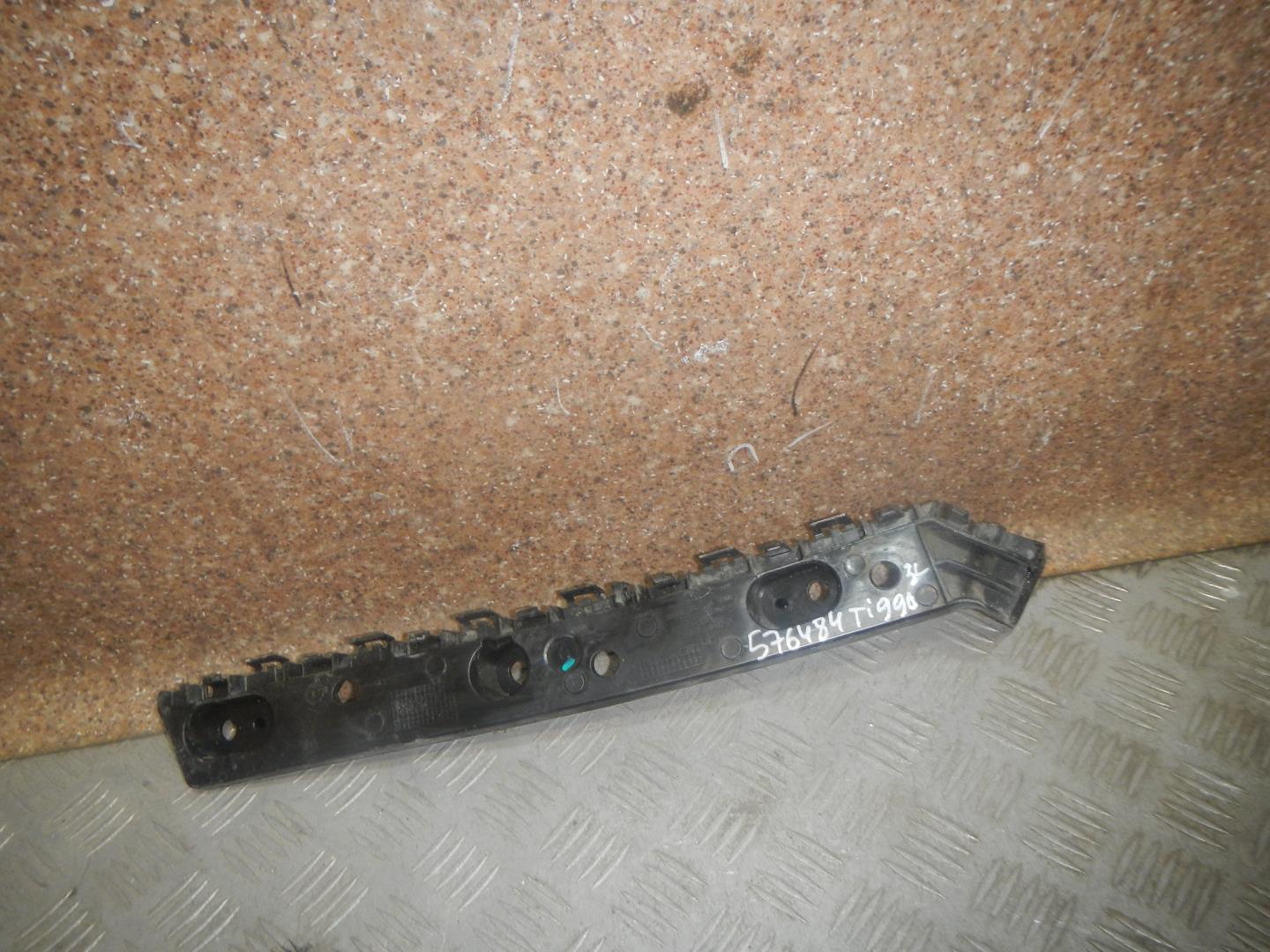 Кронштейн заднего бампера левый