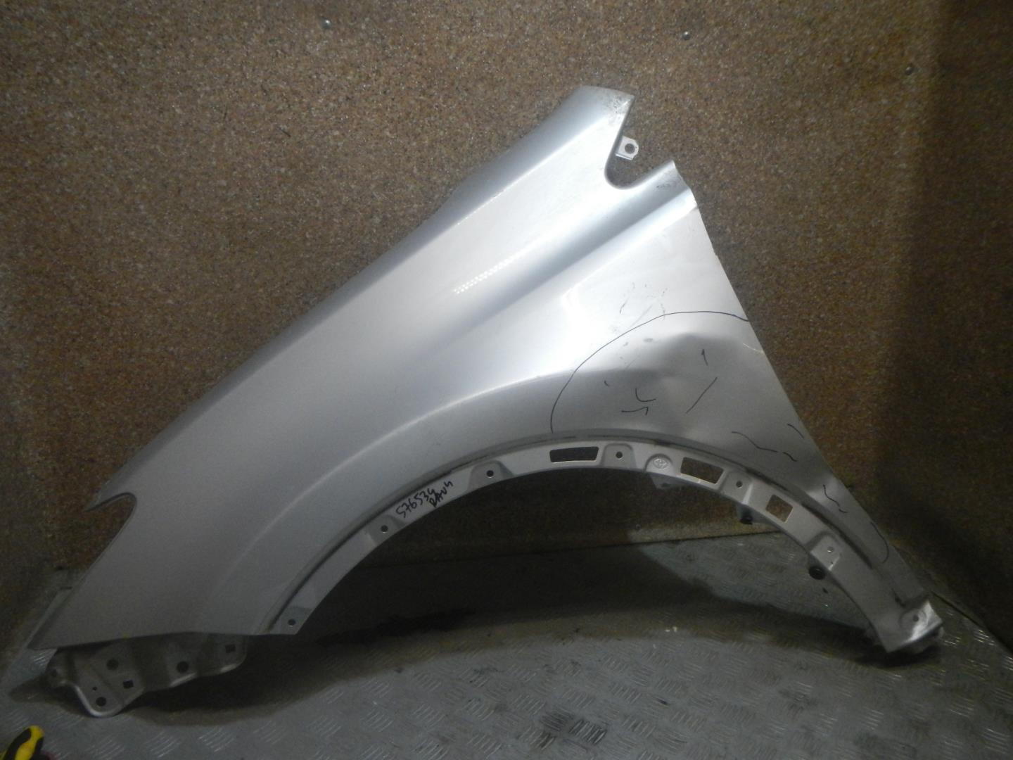 Крыло переднее левое