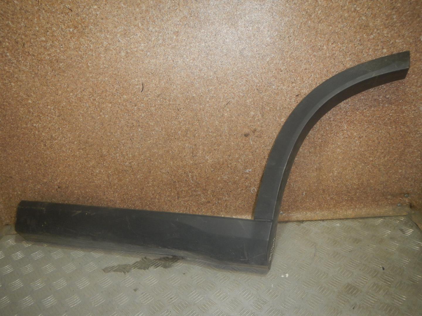 Молдинг задней левой двери