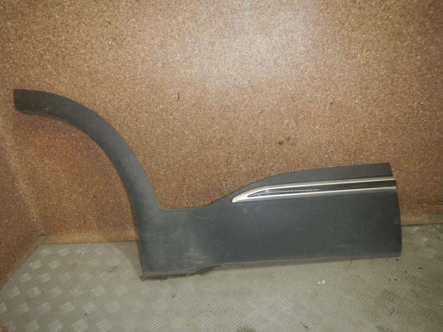 Молдинг задней правой двери