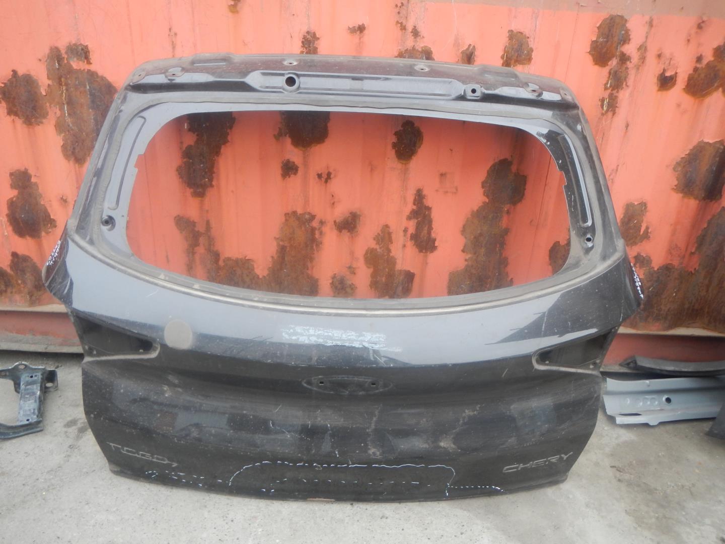 Дверь багажника