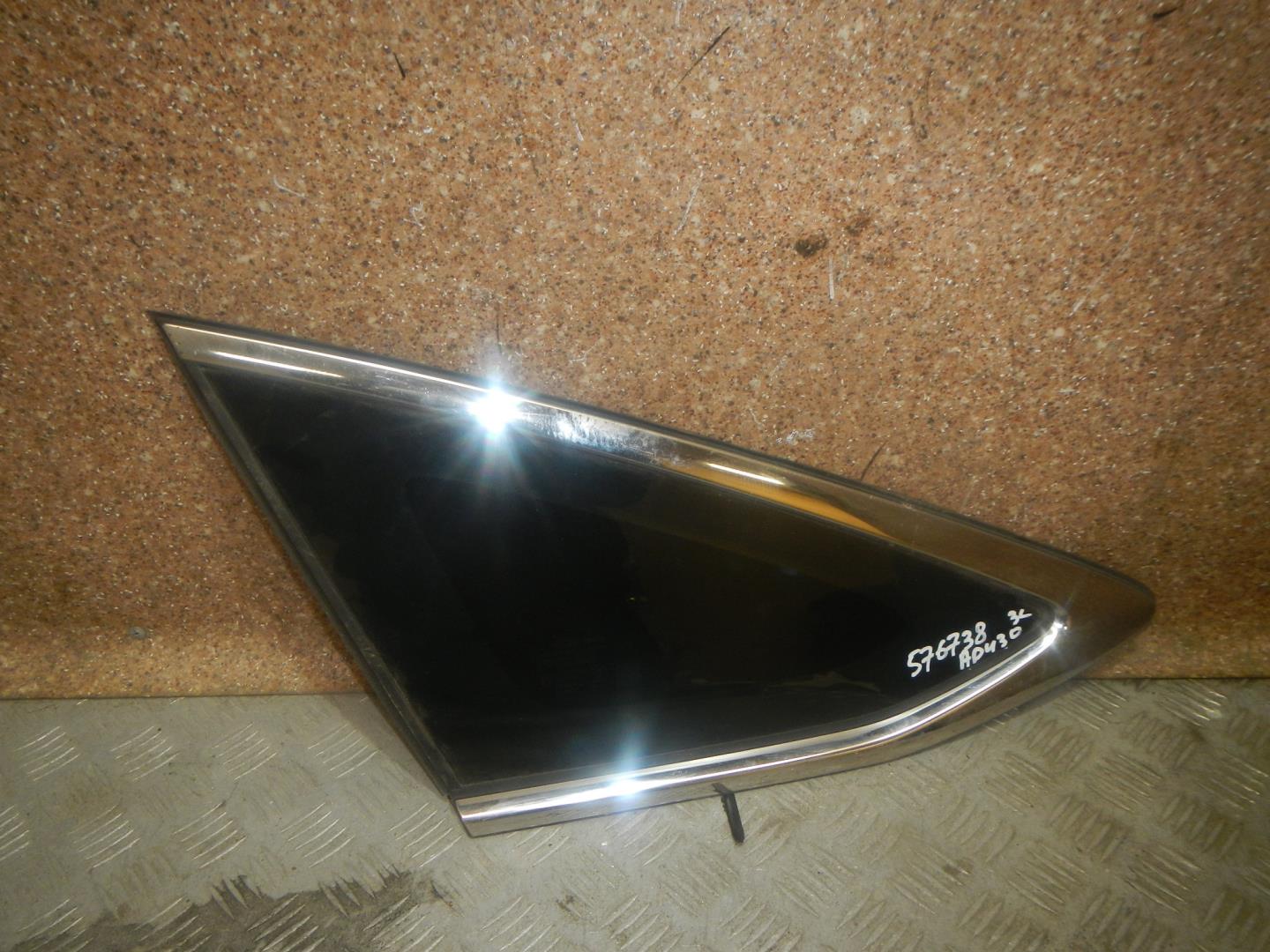 Стекло кузовное глухое левое