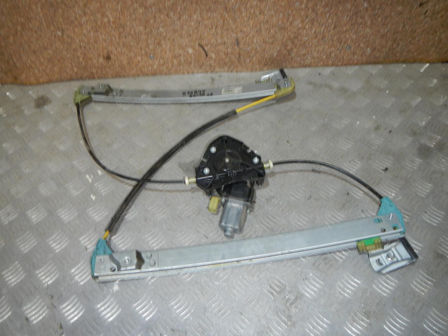 Стеклоподъемник электр. передний правый