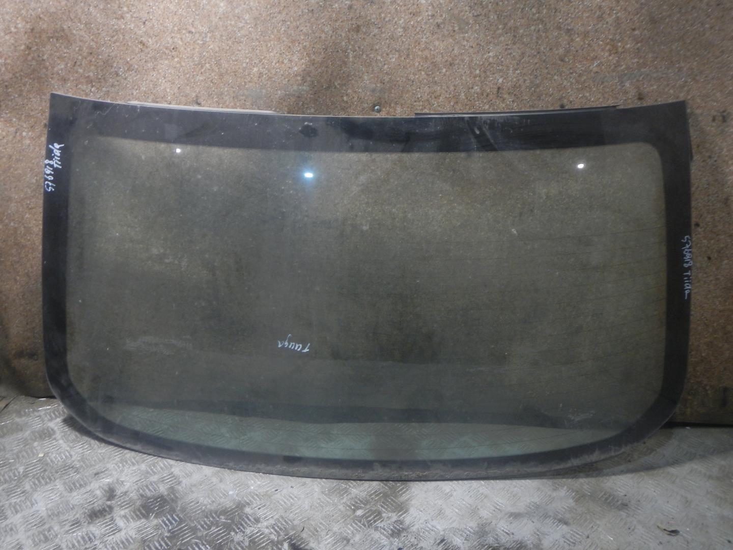 Стекло заднее