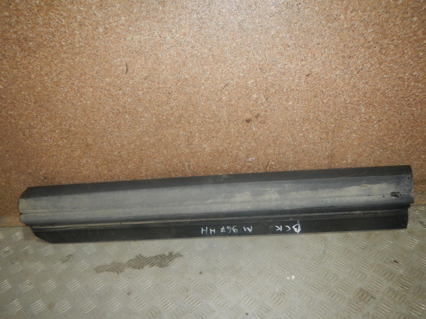 Молдинг передней правой двери