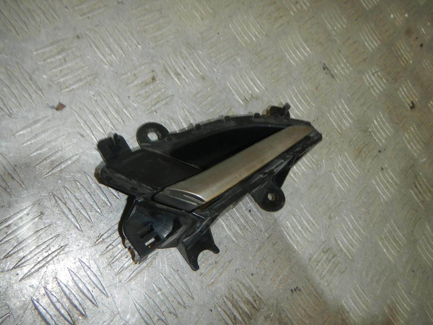 Ручка двери внутренняя левая