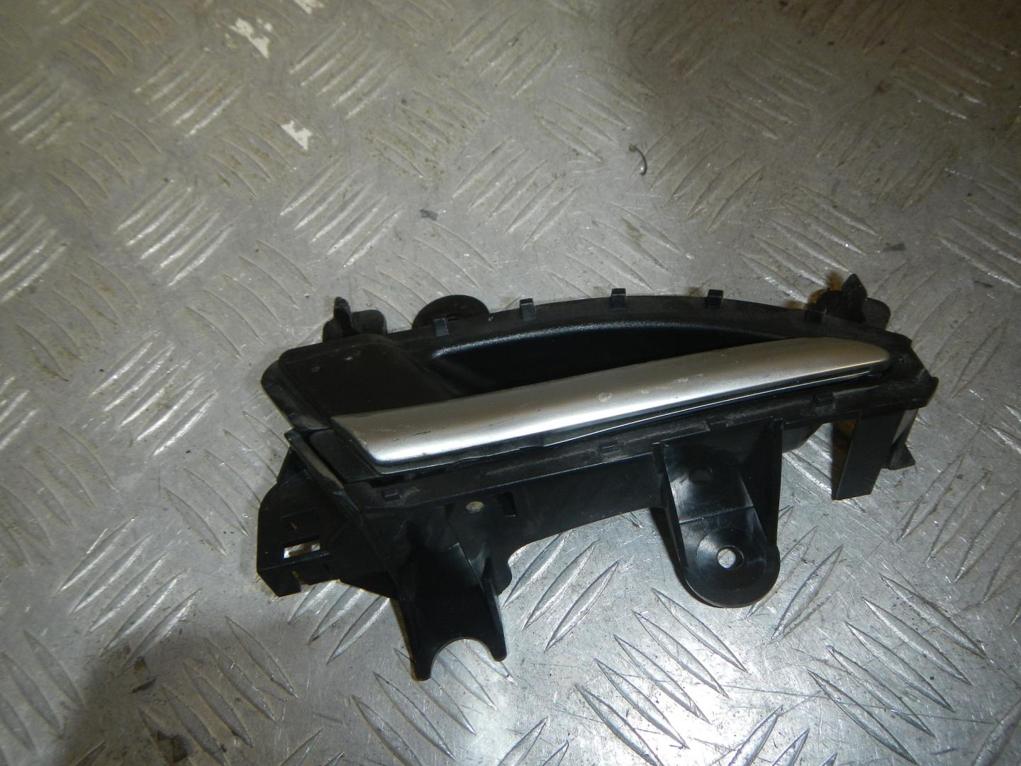 Ручка двери внутренняя левая