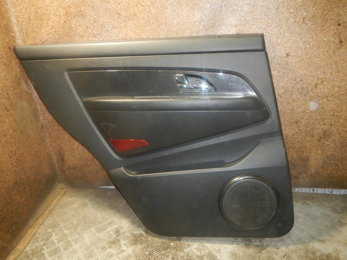 Обшивка двери задней левой