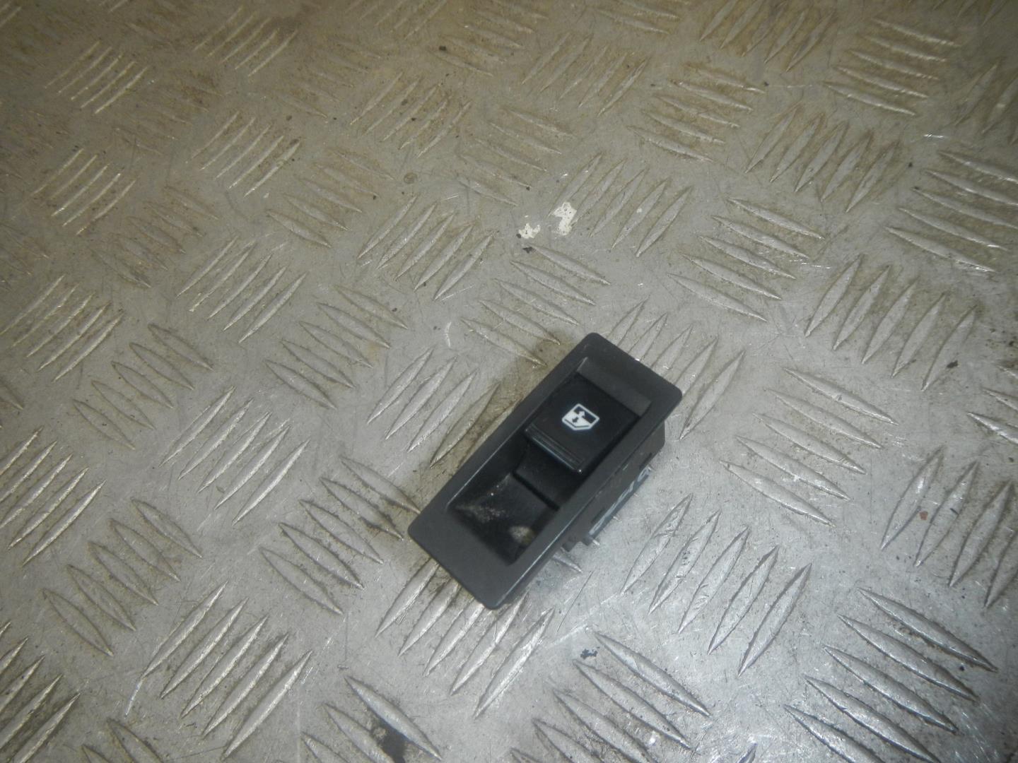 Кнопка стеклоподъемника