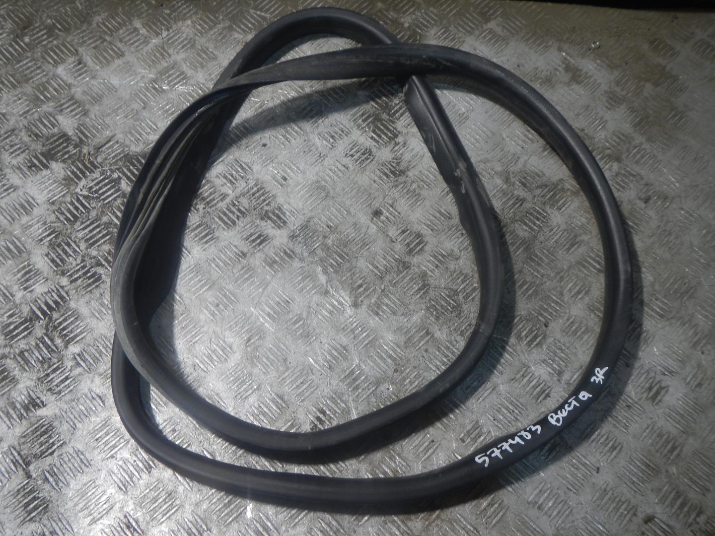 Уплотнитель двери