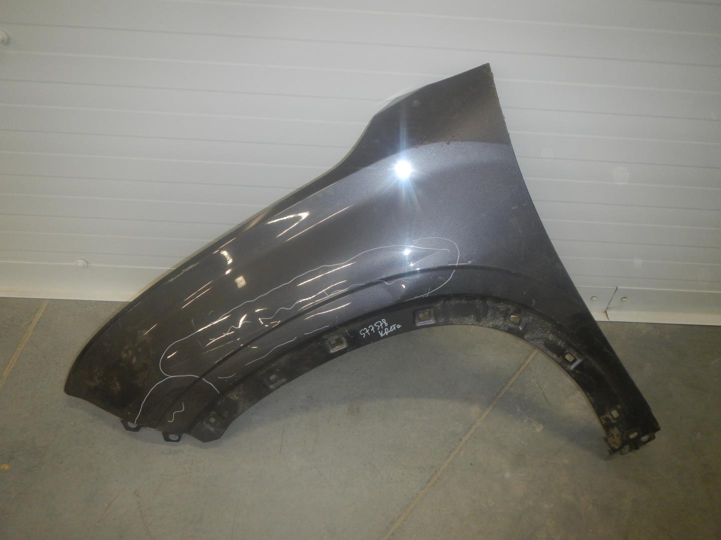 Крыло переднее левое