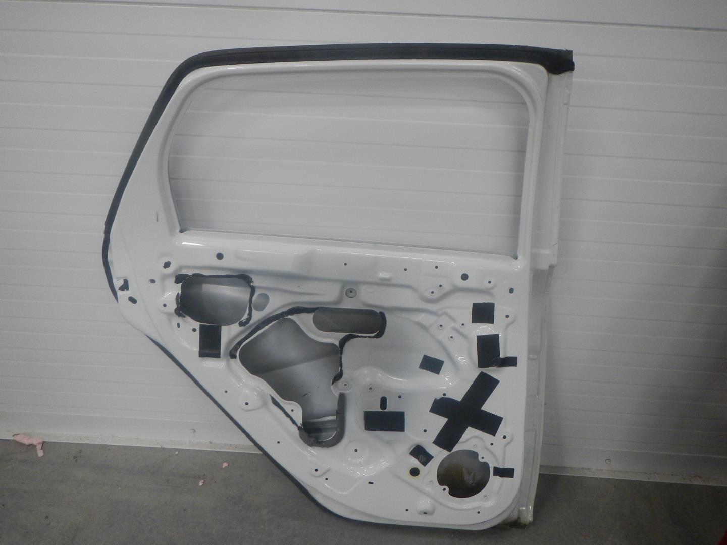 Дверь задняя левая