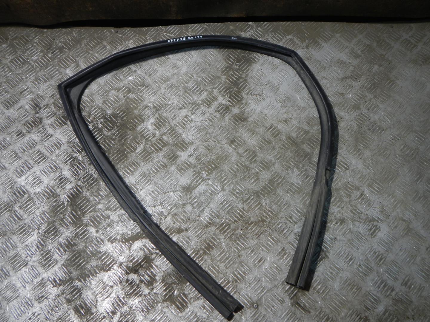 Уплотнитель стекла двери