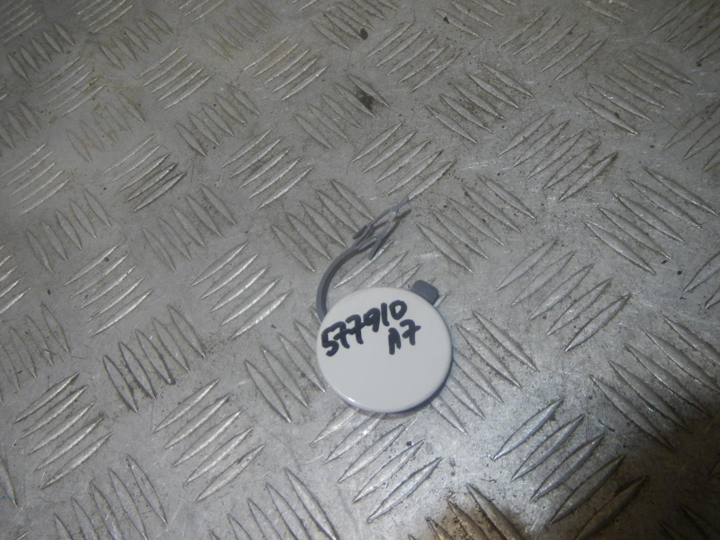 Заглушка буксировочного крюка