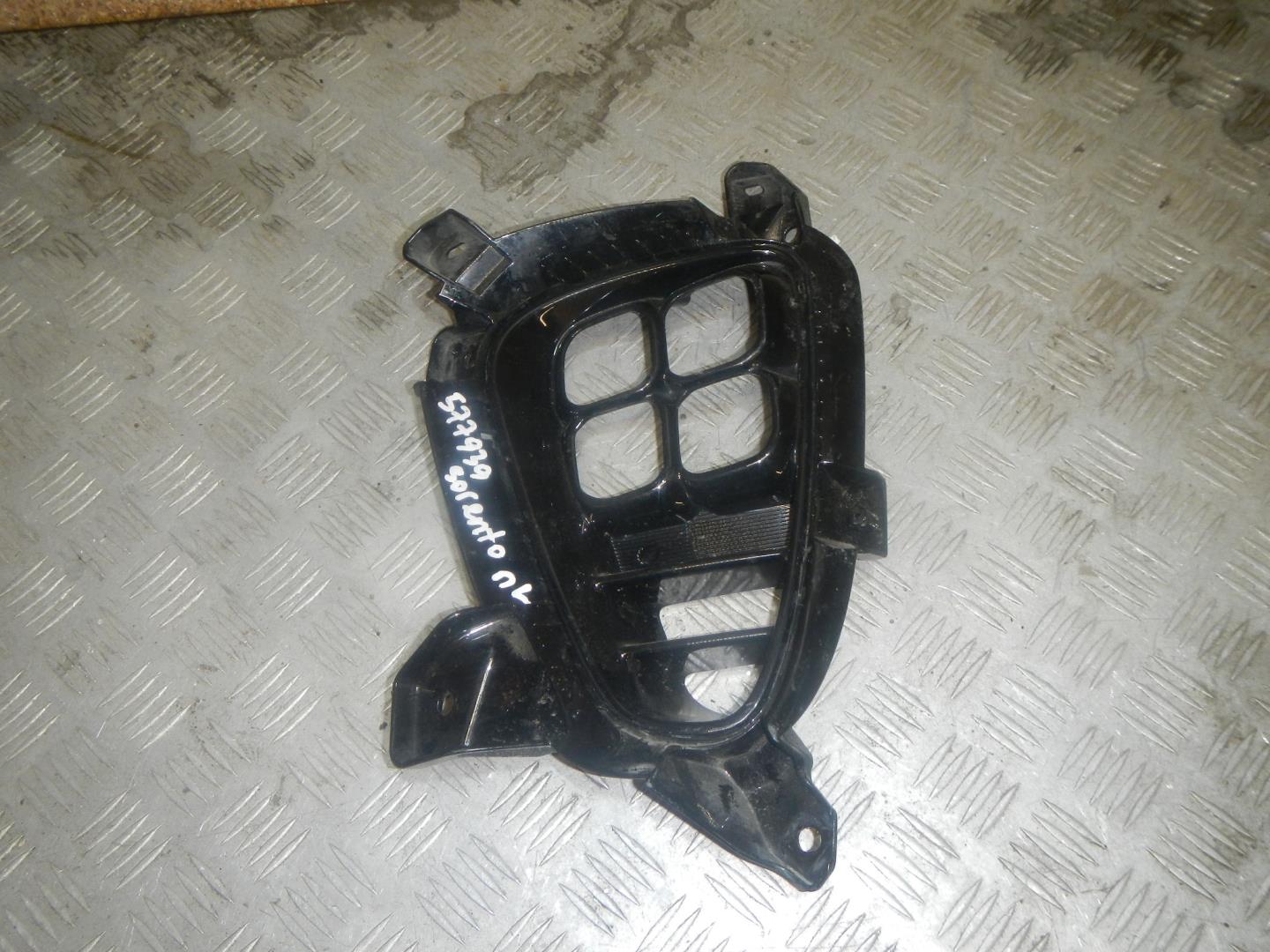 Решетка в бампер левая