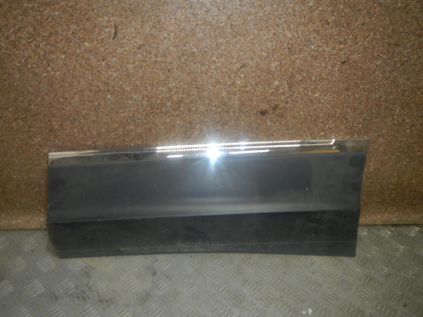 Молдинг задней левой двери