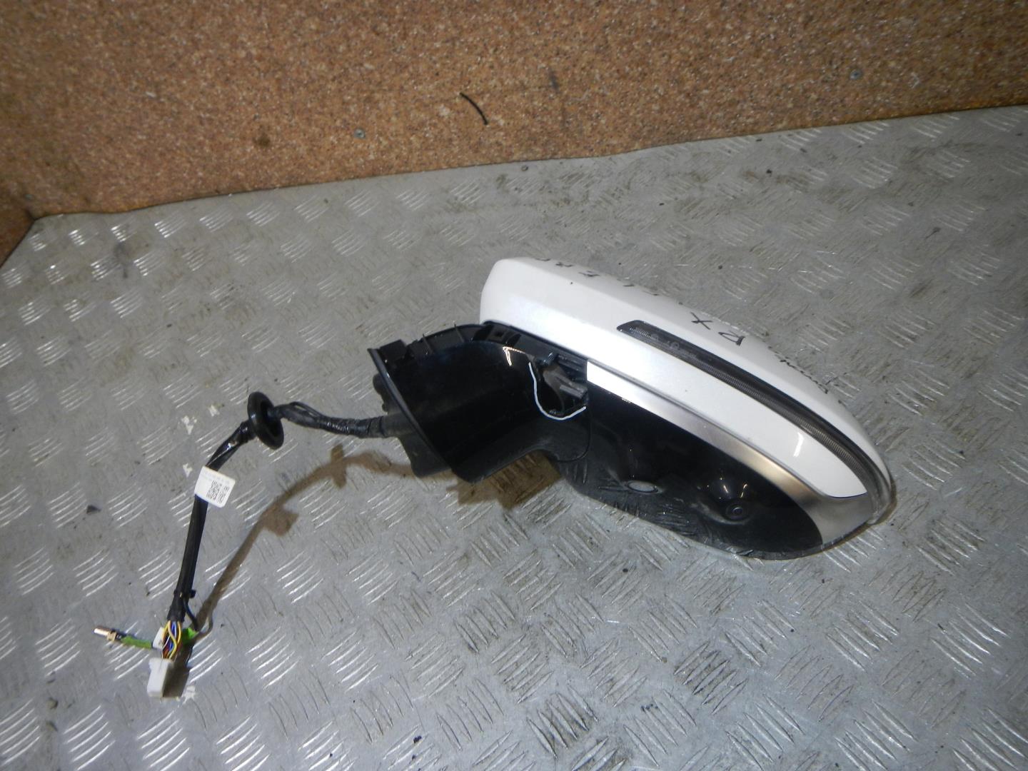 Зеркало левое электрическое