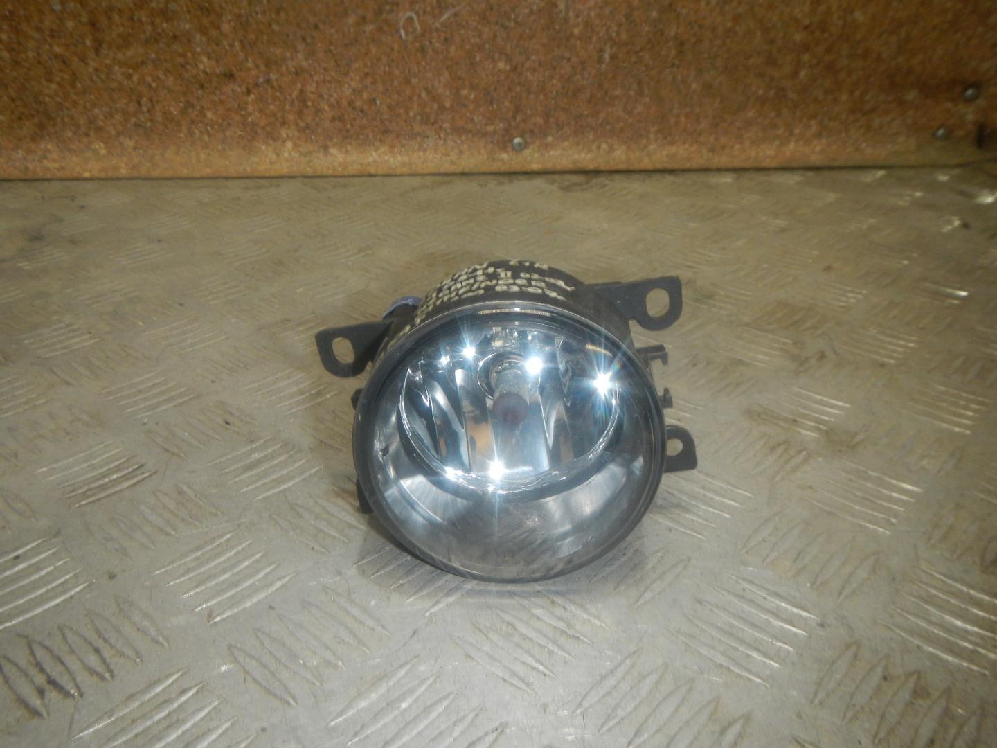 Фара противотуманная левая