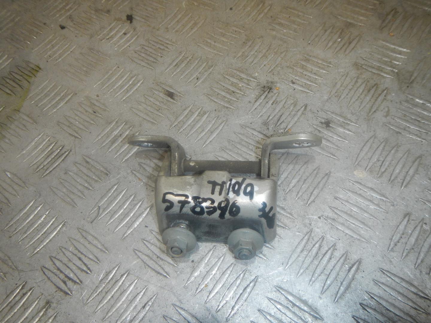 Петля двери задней левой верхняя