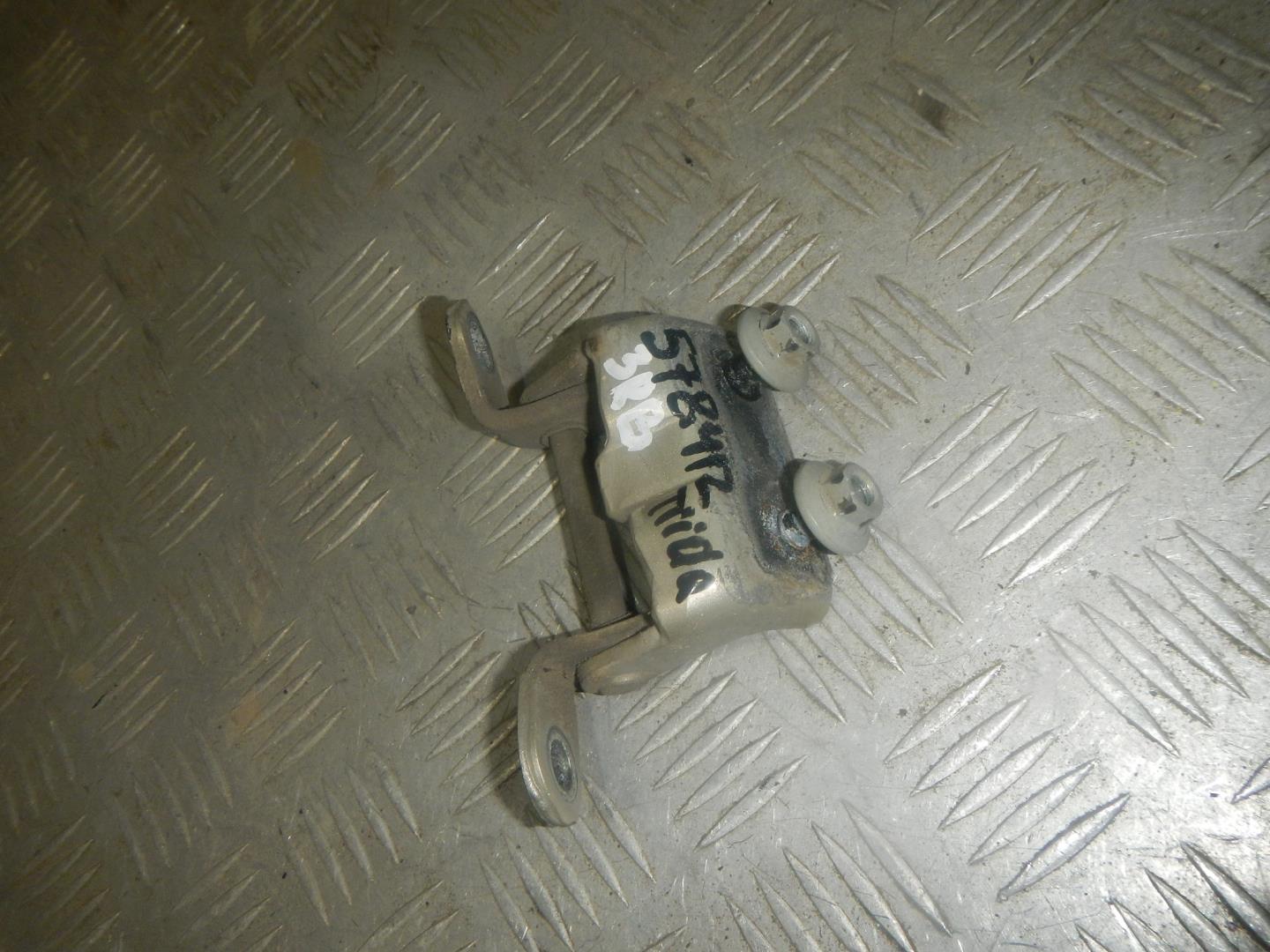 Петля двери задней правой верхняя