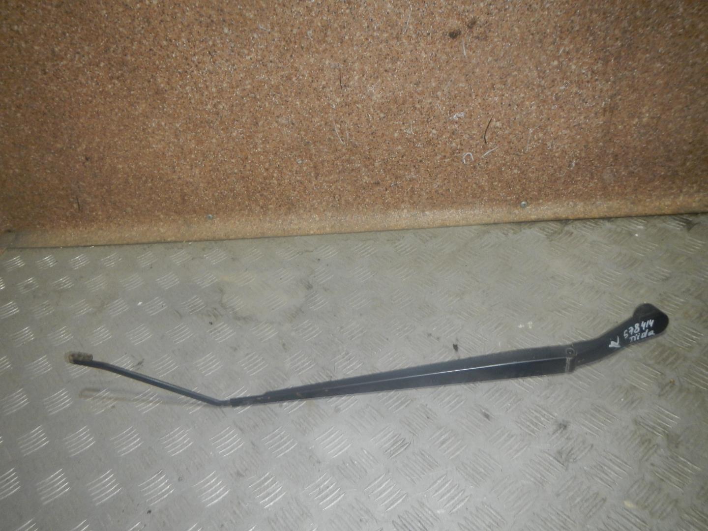 Поводок стеклоочистителя передний правый