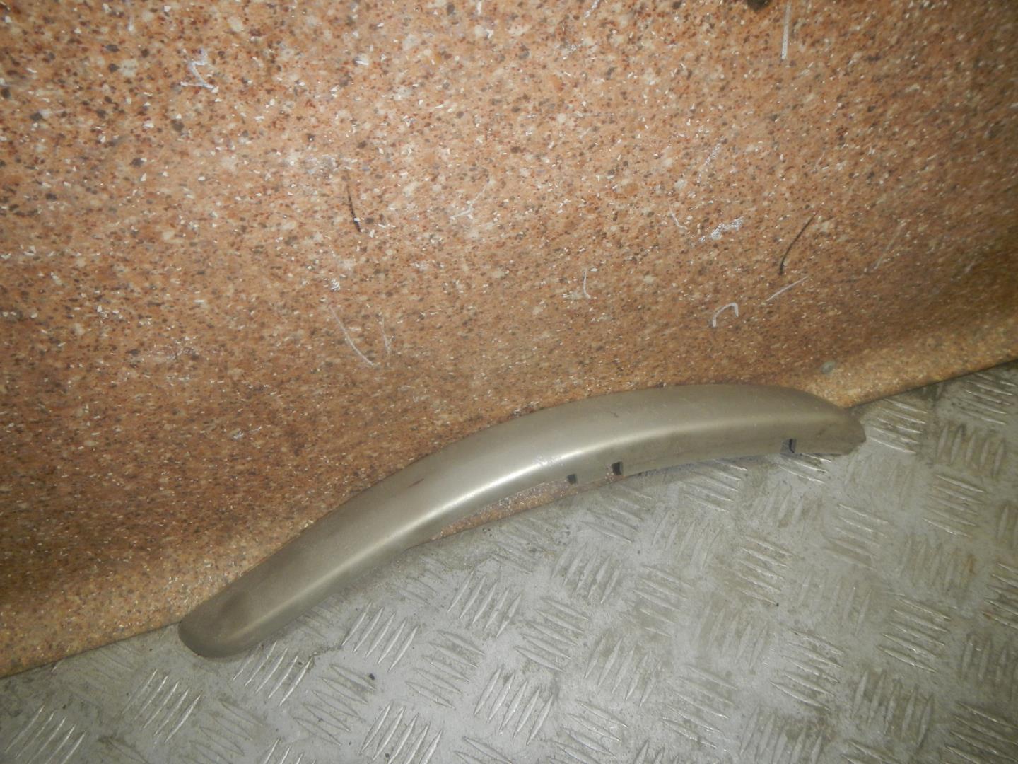 Молдинг переднего бампера правый