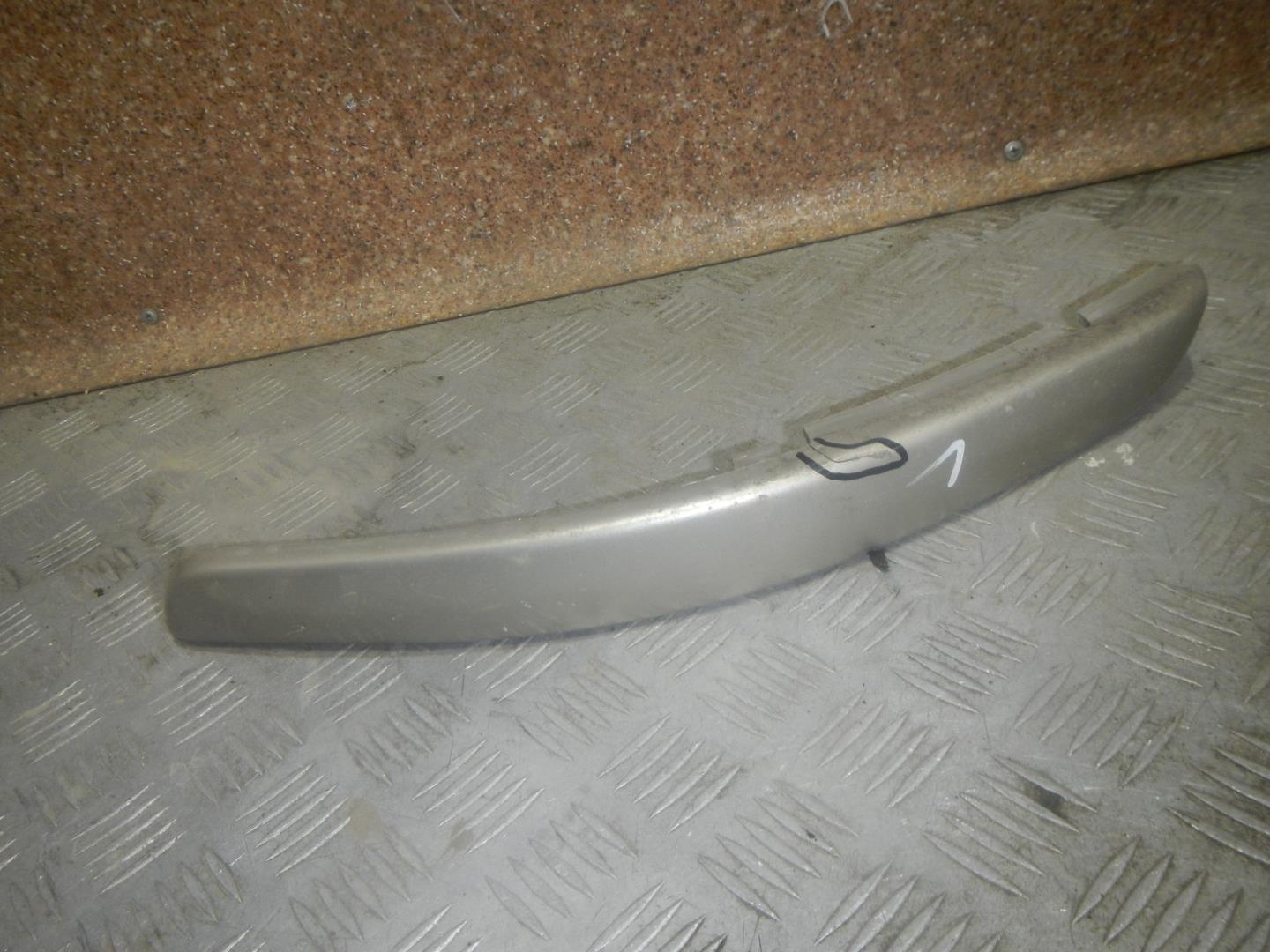 Молдинг переднего бампера левый