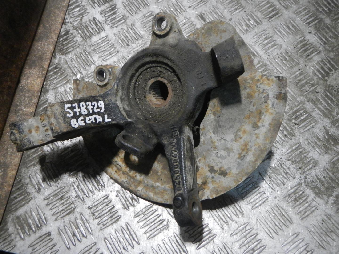 Кулак поворотный передний левый