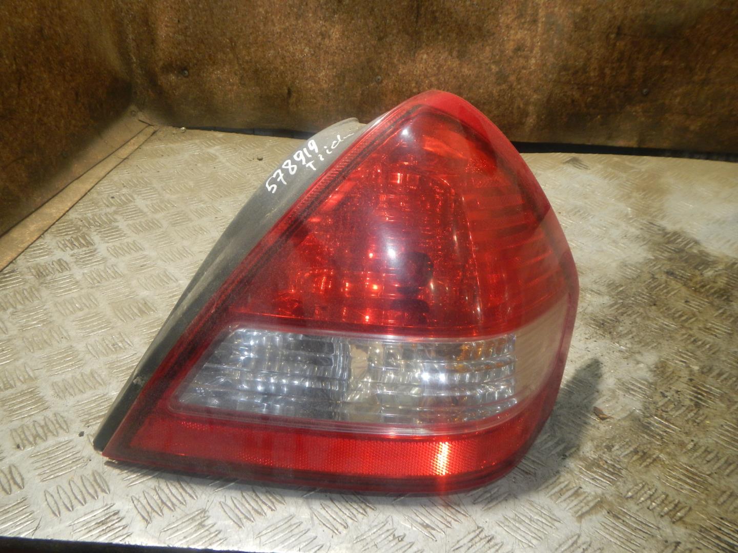 Фонарь задний правый
