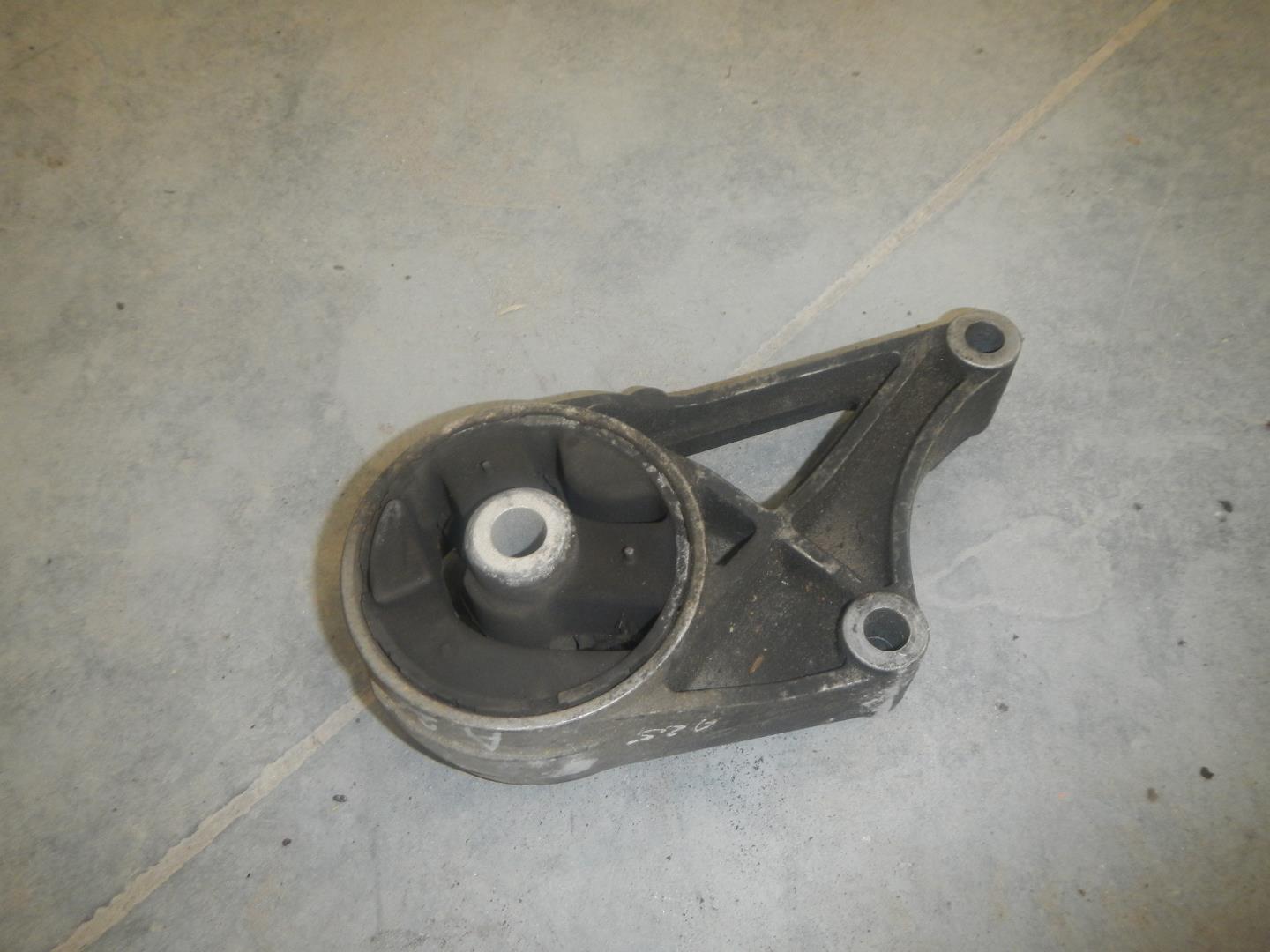 Опора двигателя передняя