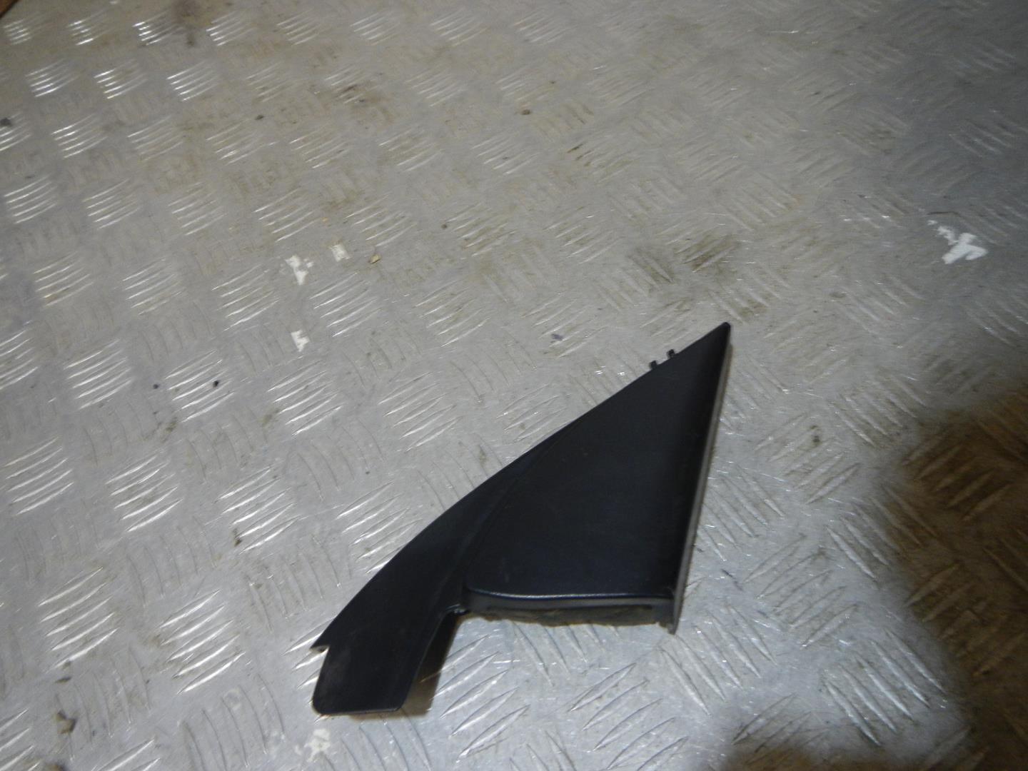 Крышка зеркала внутренняя правая