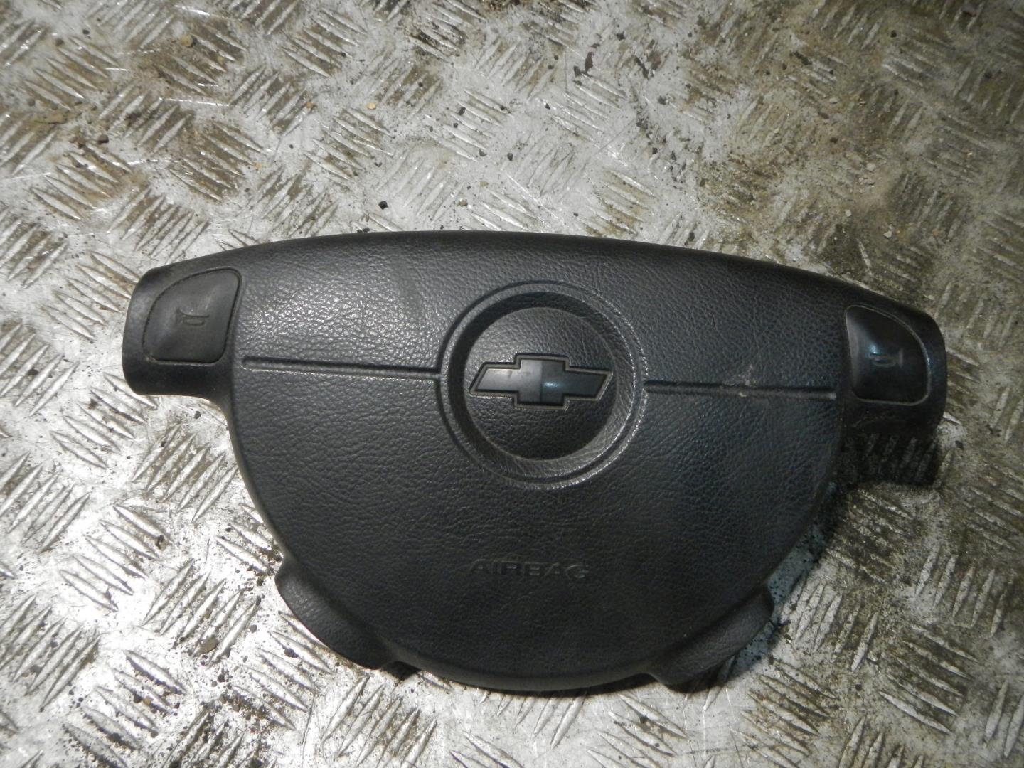 Подушка безопасности в рулевое колесо