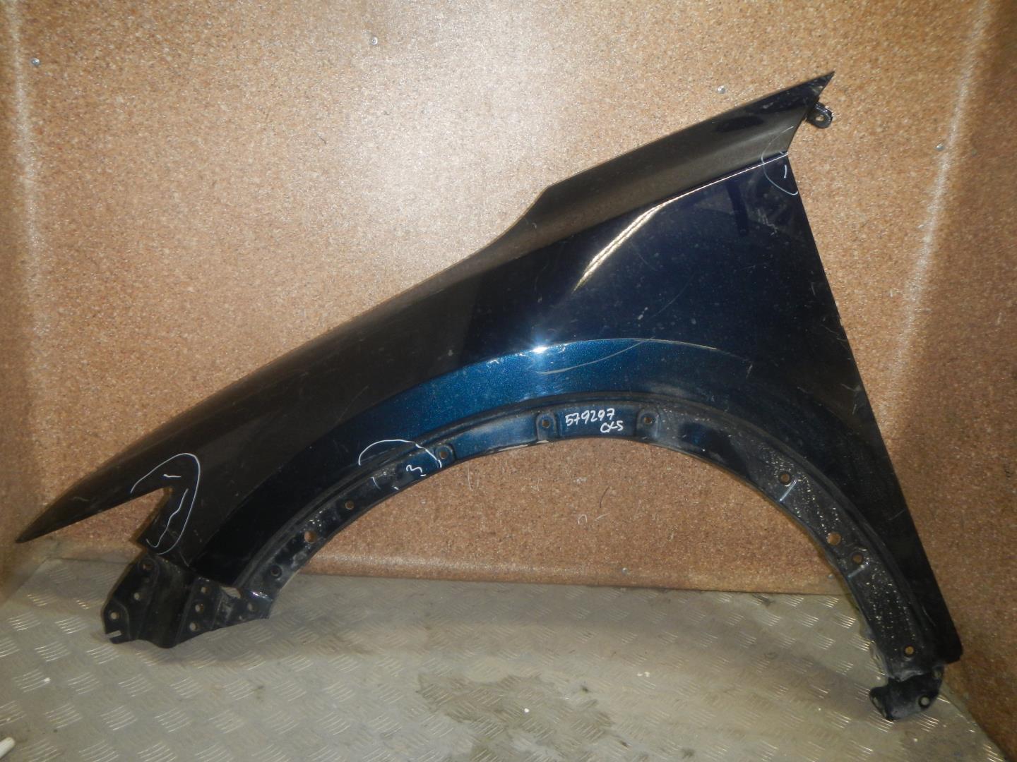 Крыло переднее левое