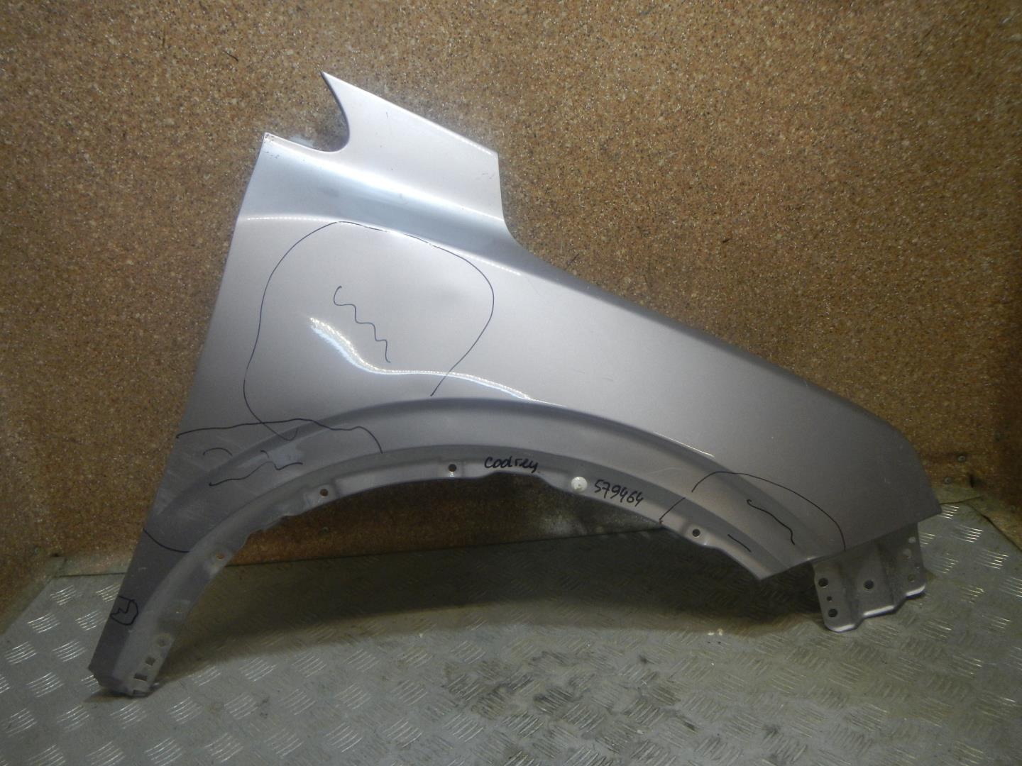 Крыло переднее правое