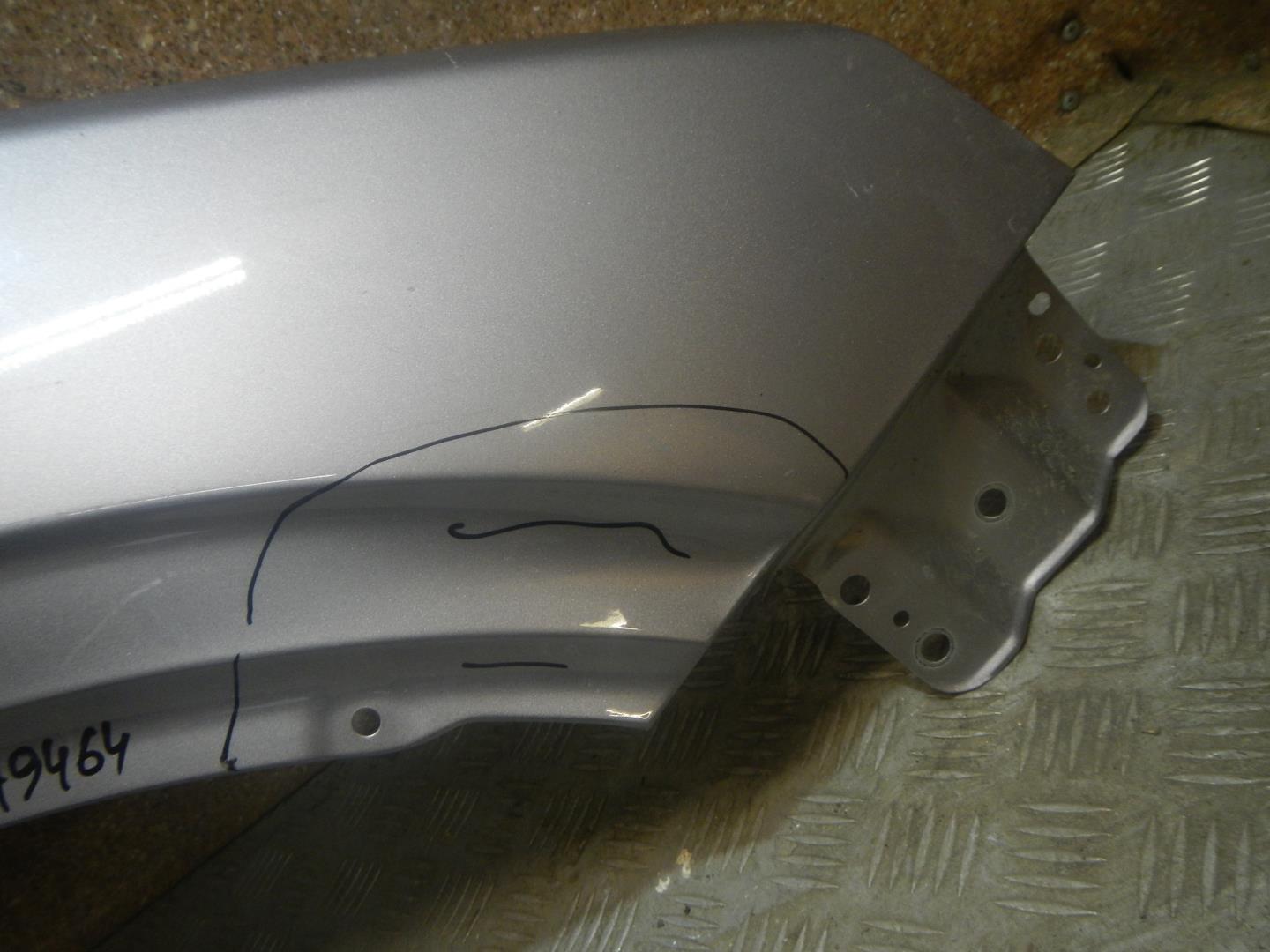 Крыло переднее правое