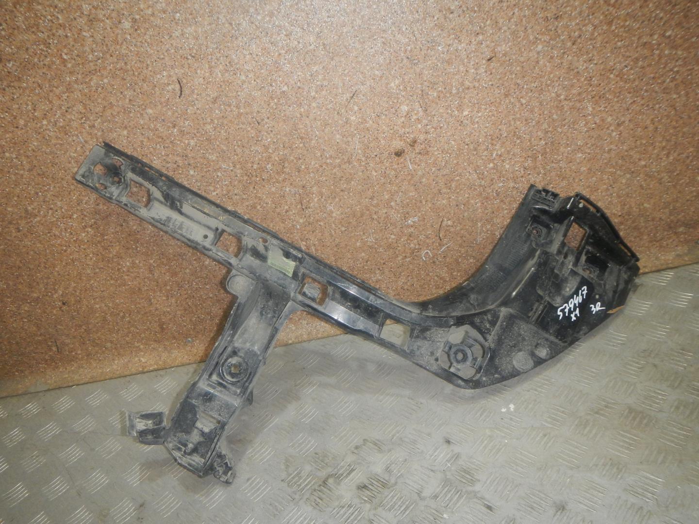 Кронштейн заднего бампера правый