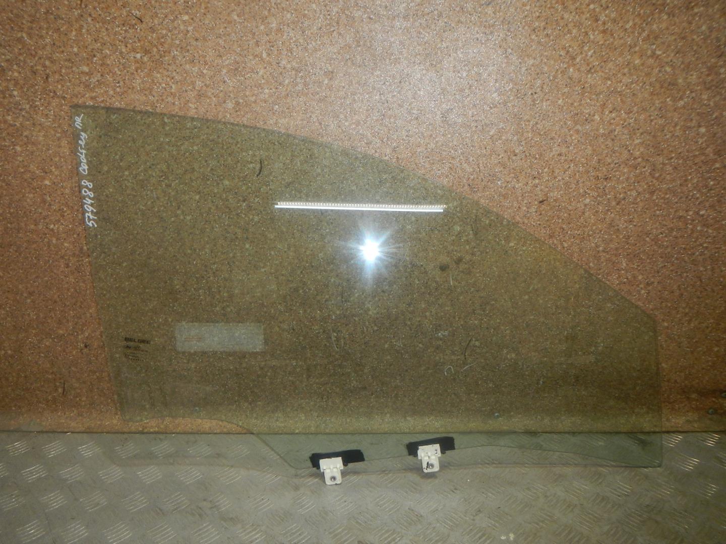 Стекло двери передней правой