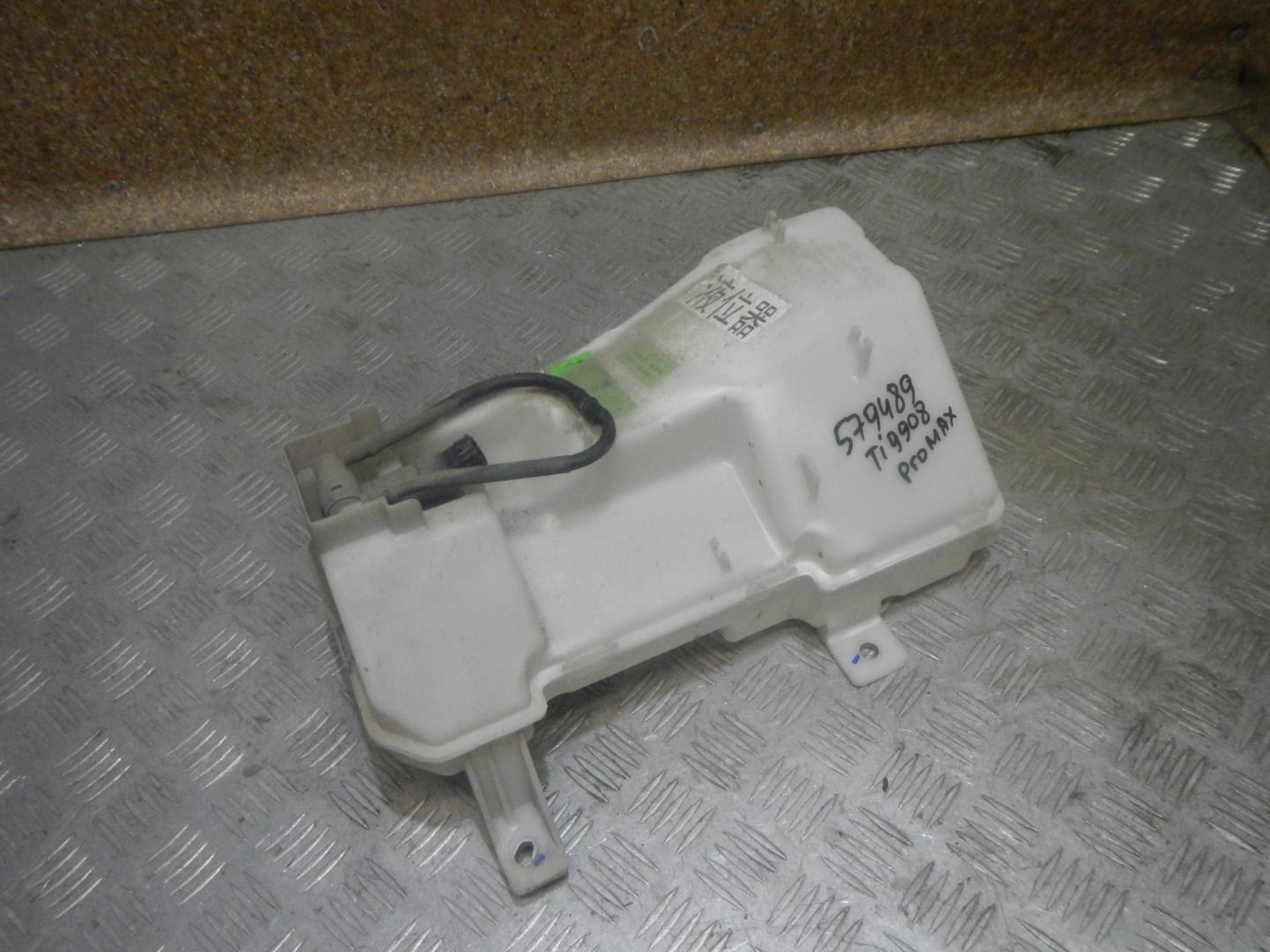 Бачок омывателя лобового стекла