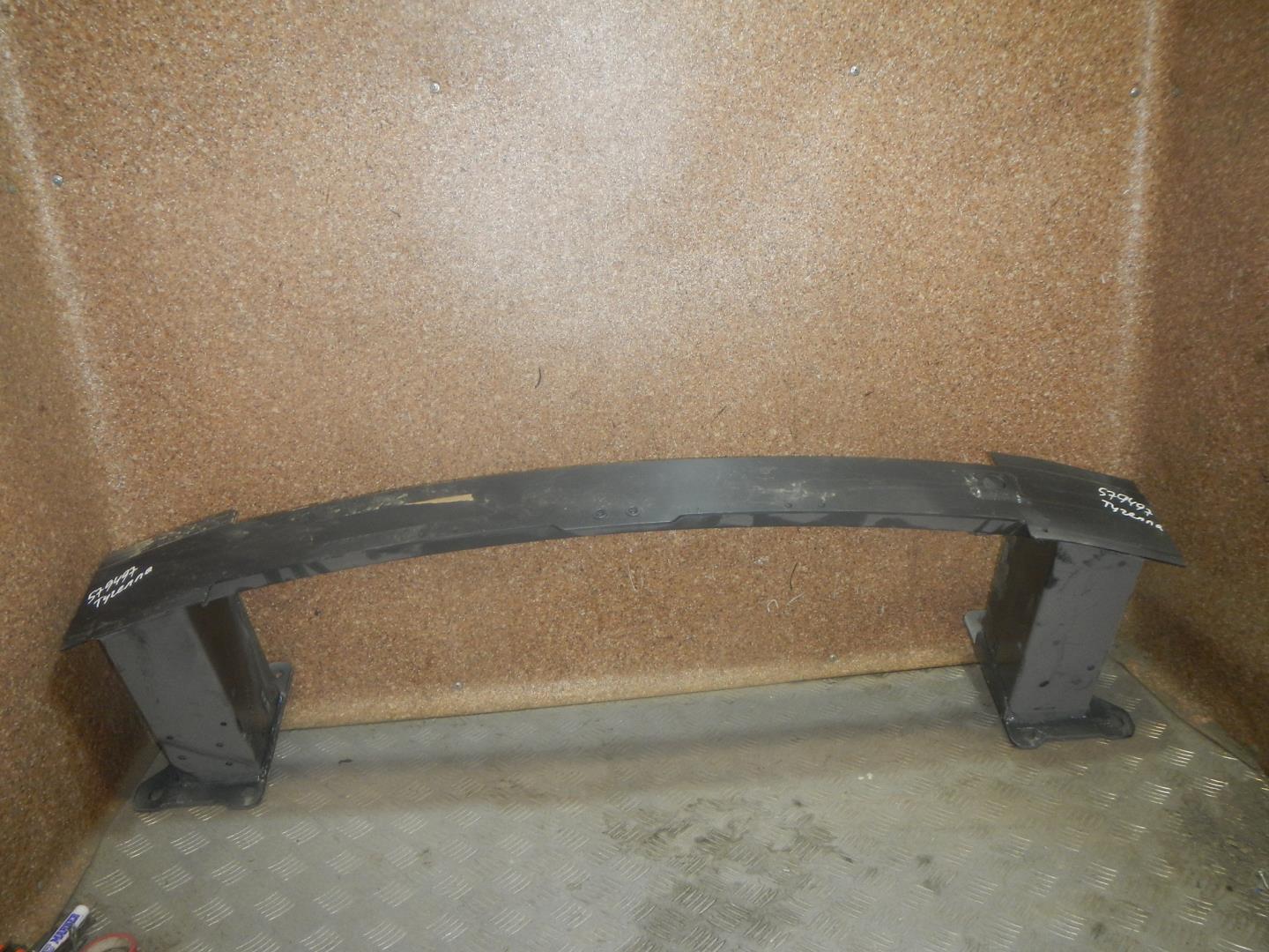 Усилитель переднего бампера