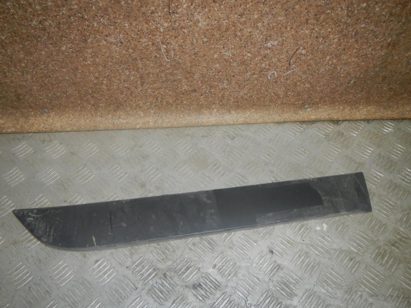 Молдинг задней правой двери